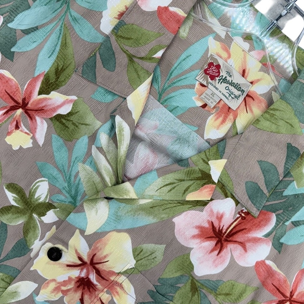 Hilo Hattie Shirt Mens XL Taupe Floral Rayon Cotton Short Sleeve Button Up Camp